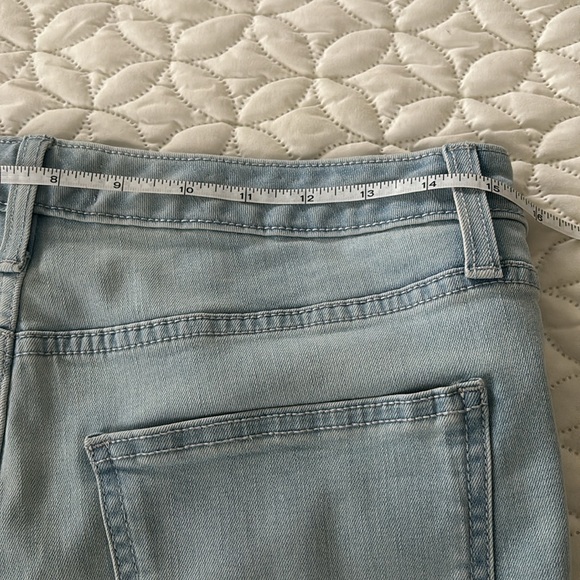 Nine West Sophia High Rise Straight Light Wash Ankle Raw Edge Jeans size 12 - Picture 5 of 9